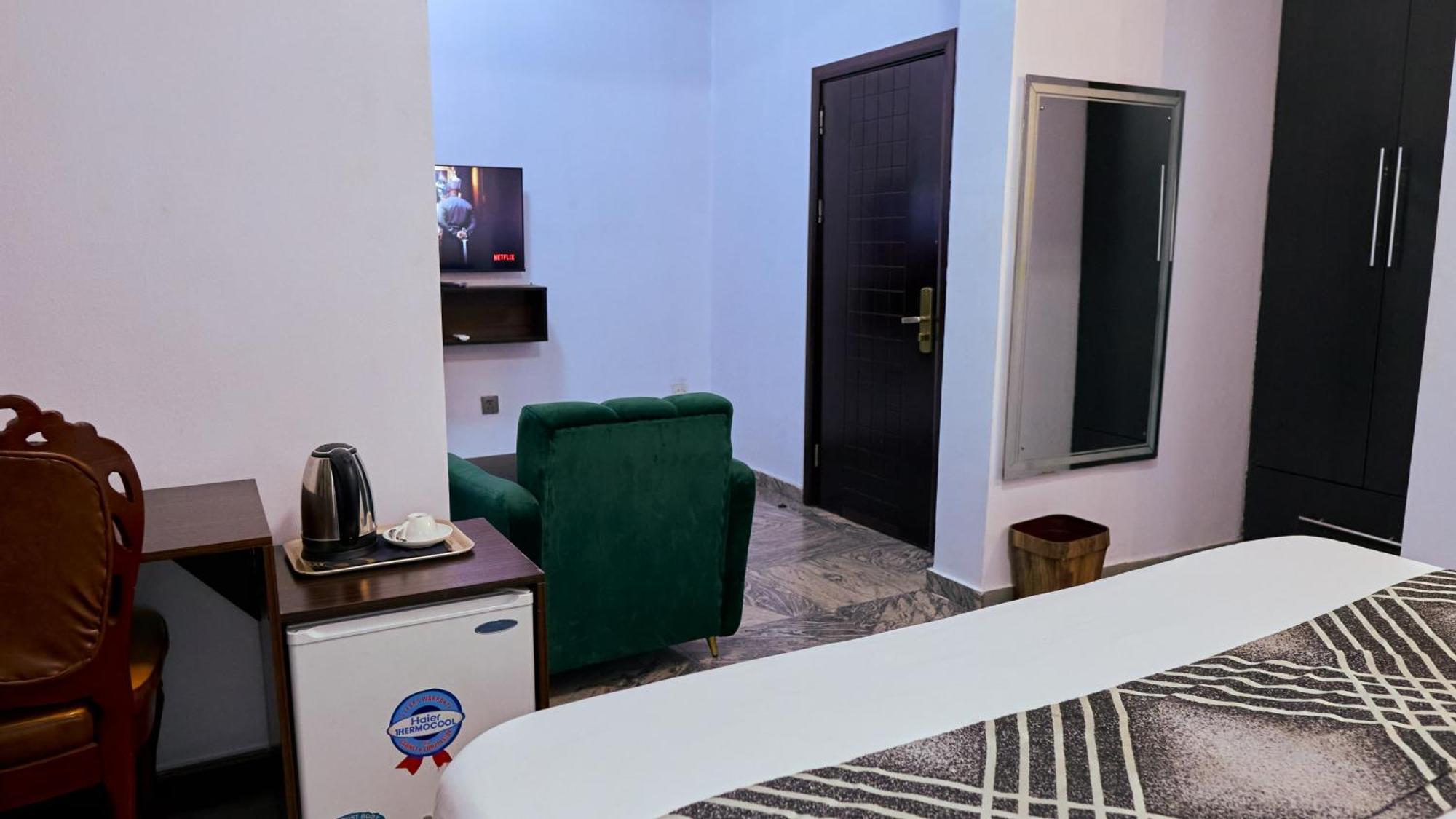 איקג'ה Crownedge Hotels מראה חיצוני תמונה