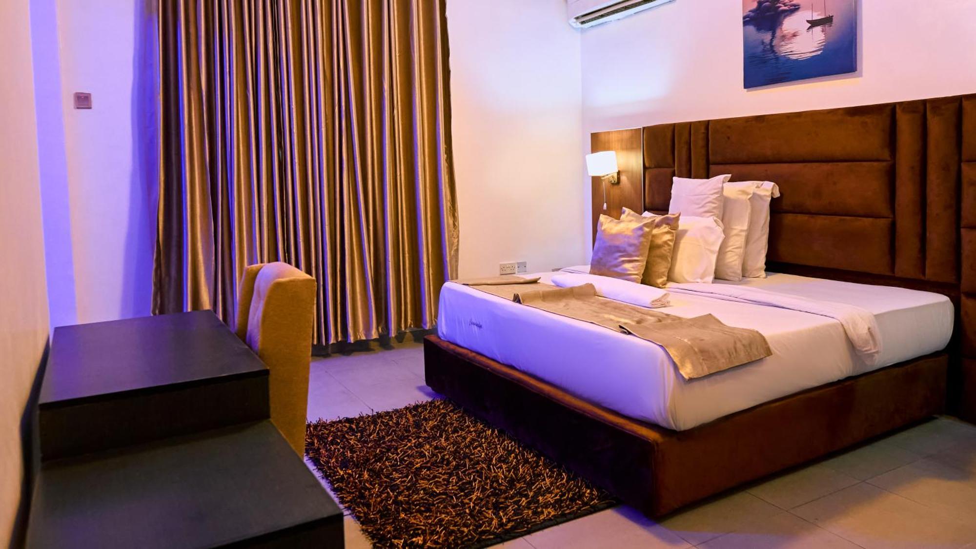 איקג'ה Crownedge Hotels מראה חיצוני תמונה