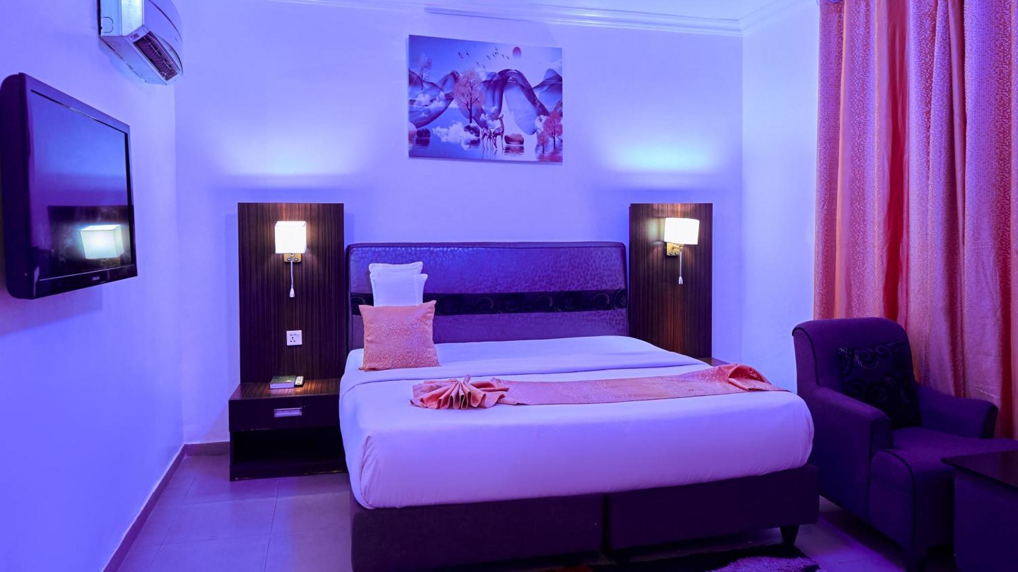 איקג'ה Crownedge Hotels מראה חיצוני תמונה