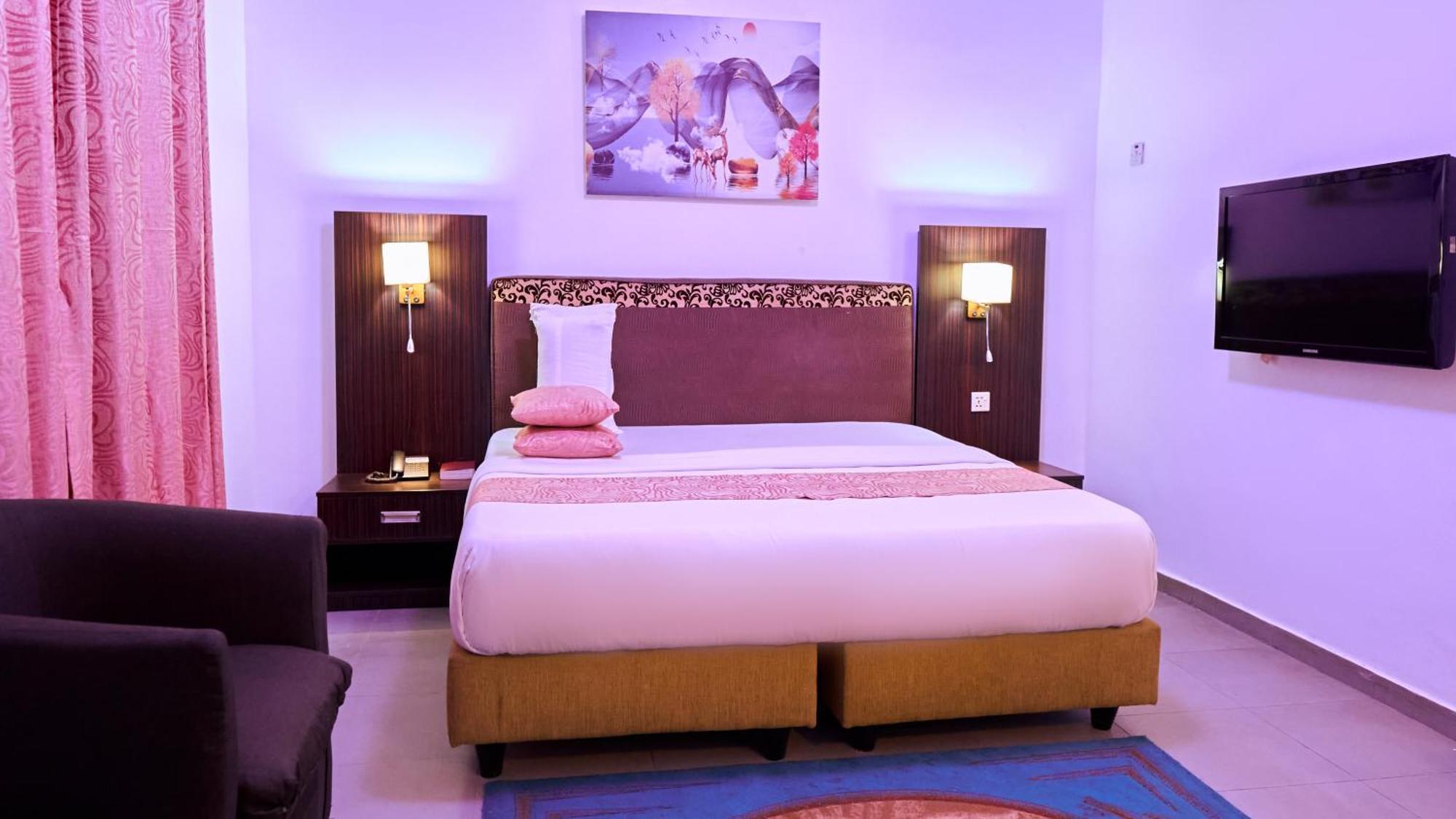 איקג'ה Crownedge Hotels מראה חיצוני תמונה