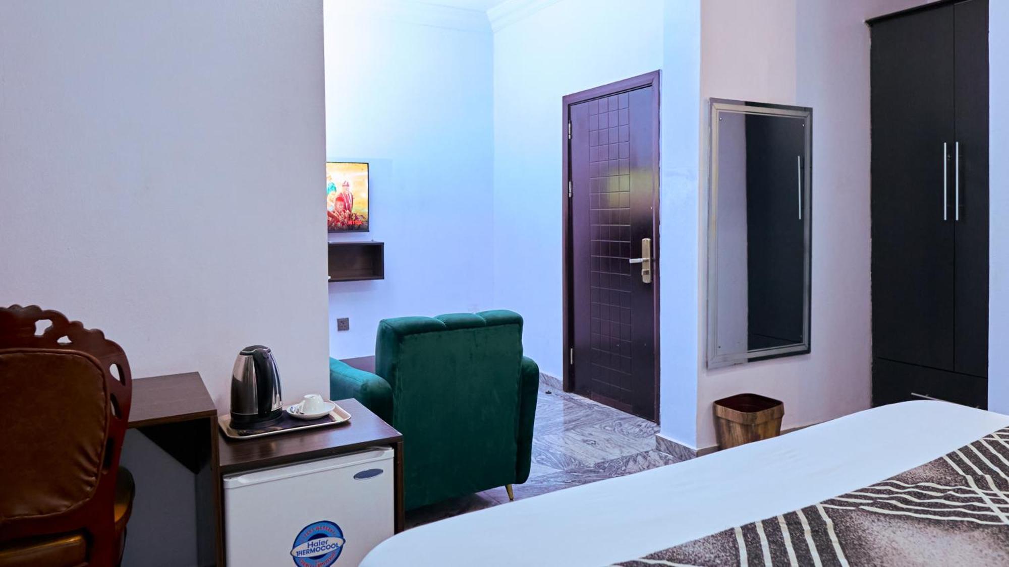 איקג'ה Crownedge Hotels מראה חיצוני תמונה