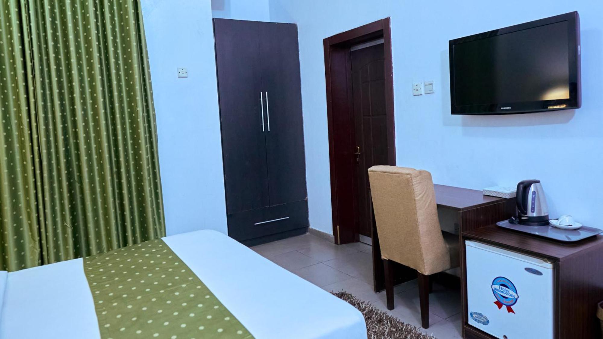 איקג'ה Crownedge Hotels מראה חיצוני תמונה