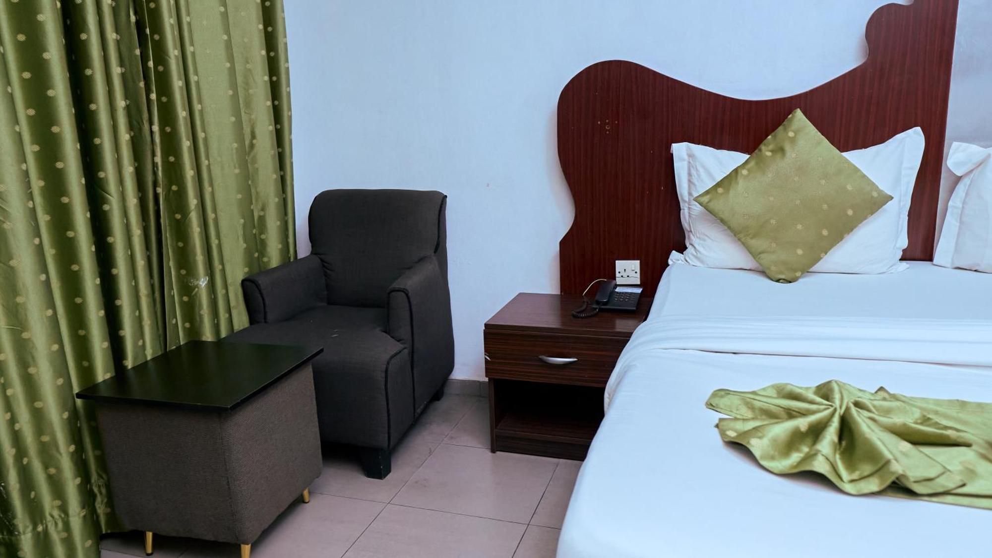 איקג'ה Crownedge Hotels מראה חיצוני תמונה