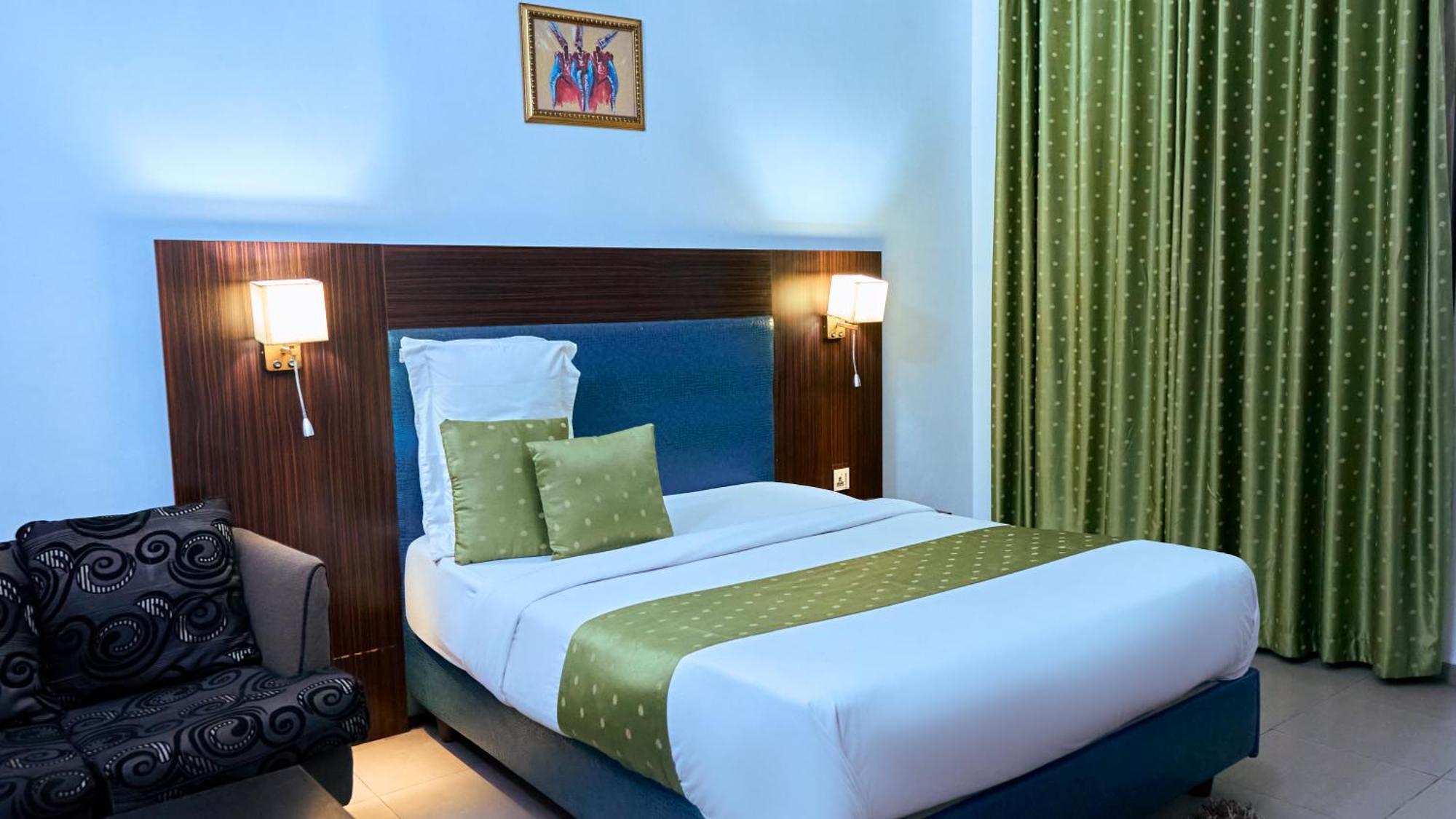 איקג'ה Crownedge Hotels מראה חיצוני תמונה